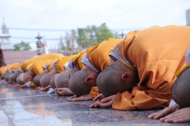 Xuất gia đầu Phật - Ảnh minh họa